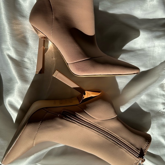 Tan heel sock booties - Picture 1 of 5